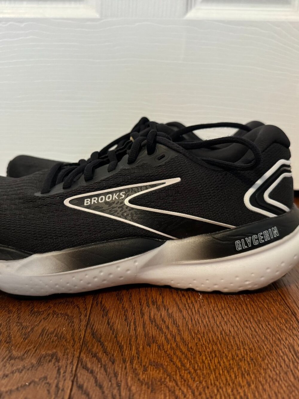 Brooks Glycerin Women’s Running Shoes – Size 9 Wide – Black/White